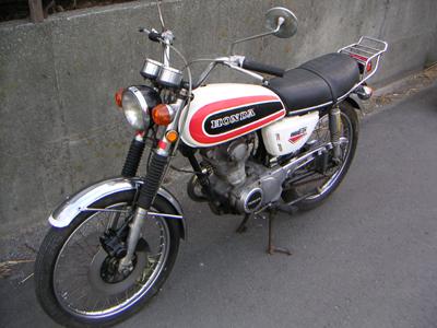 車体前から