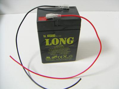 電線がついたバッテリー