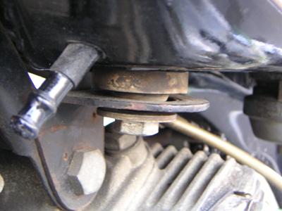 タンクを車体に装着