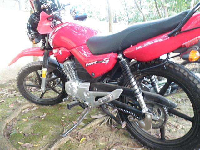 YBR125G 左から