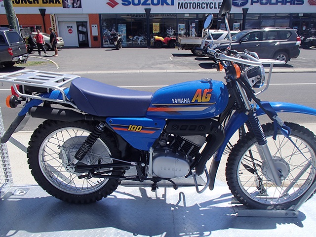 AG100 右側