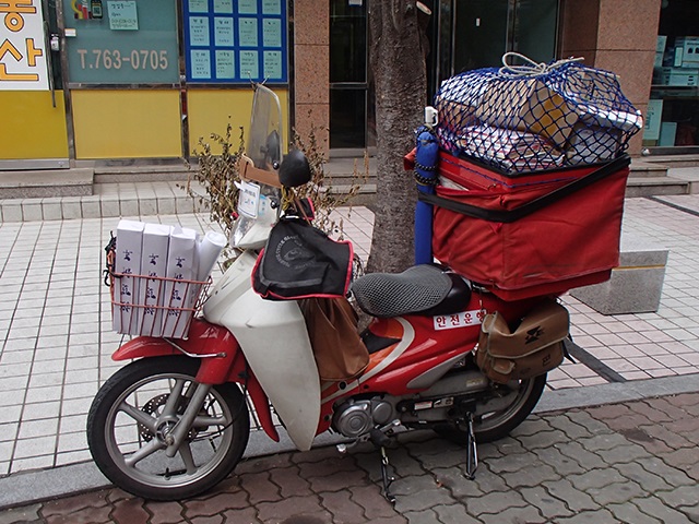 郵便配達車