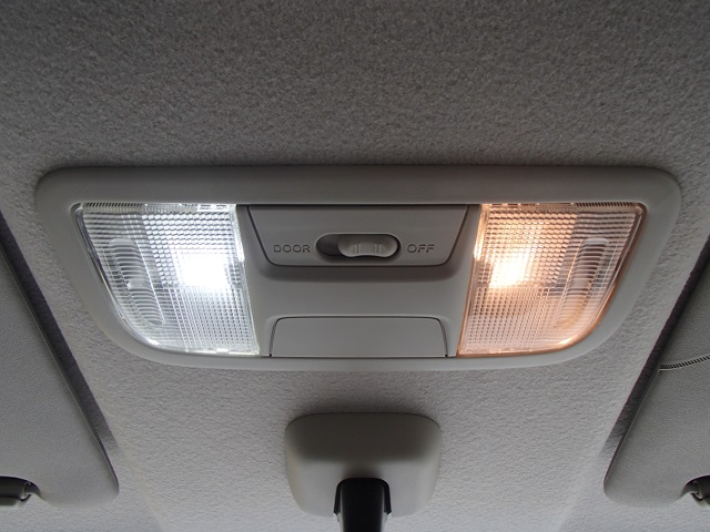 車内用 LED 明るさ比較