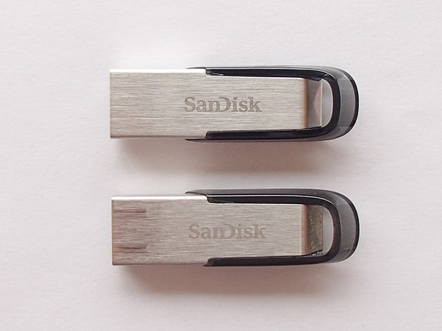 Sandisk の USB メモリ